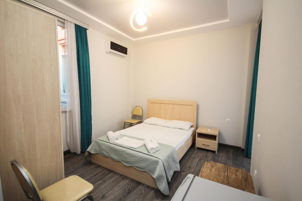 Guest House 99 Batoemi Buitenkant foto