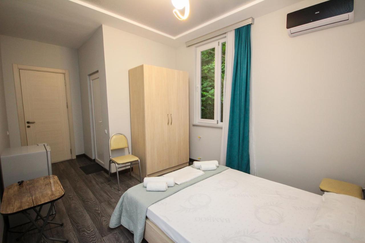 Guest House 99 Batoemi Buitenkant foto